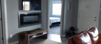3 minutes to the lake for.  lower suite with separate entrance. 
