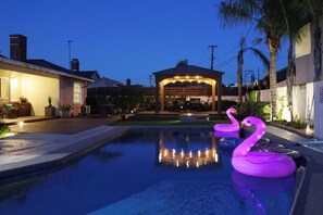 Et oppvarmet basseng