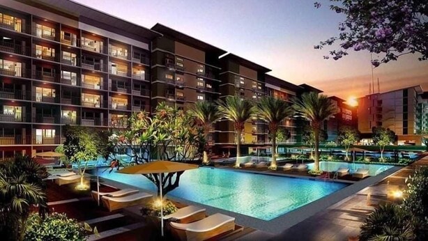 A hotel with multiple floors, a swimming pool, and outdoor seating areas.