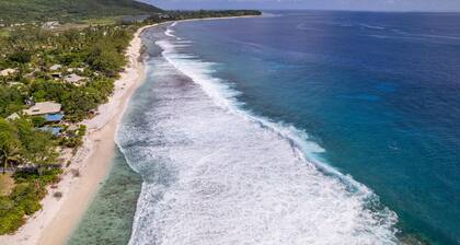 3 beachfront bungalows, for 18 pax max, with pool and lagoon access