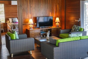 9 chambres, fer et planche à repasser, Wi-Fi, draps fournis