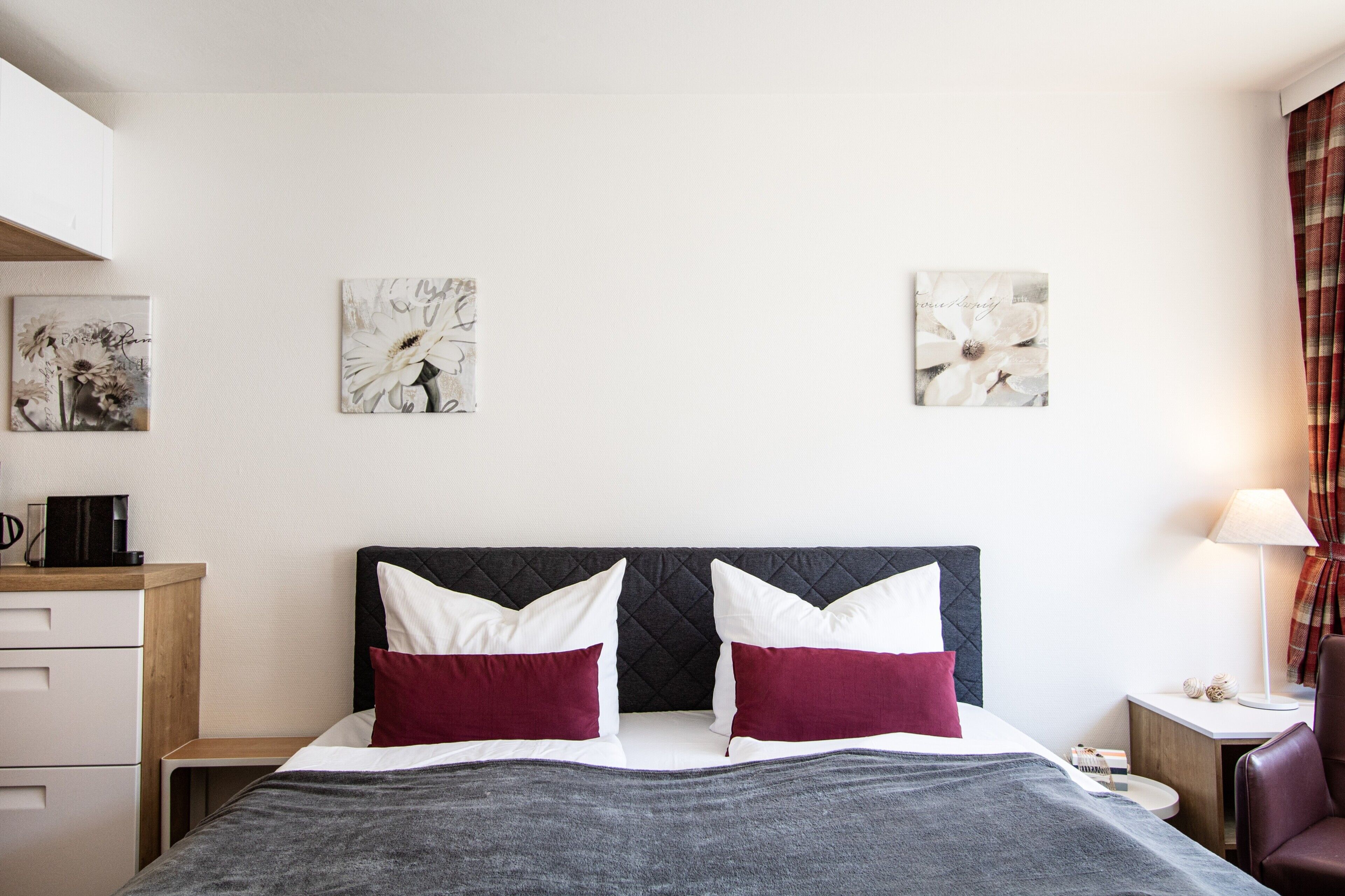 Iron/ironing board, WiFi (free), bed sheets