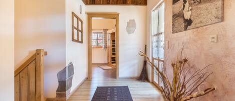 المنشأة من الداخل