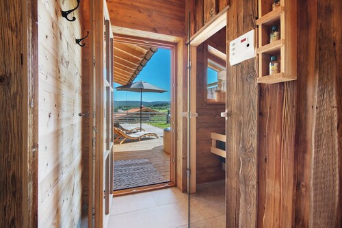 Chalet 'Bergchalet 3' with Private Pool, Private Terrace and Wi-Fi