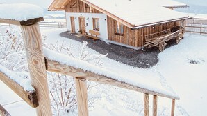 A wooden house with a snow-covered roof and a wooden fence in the foreground. - Chalet 'Bergchalet 3' with Private Pool, Private Terrace and Wi-Fi (Freyung)