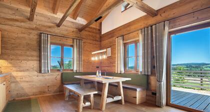 Chalet 'Bergchalet 2' mit privatem Pool, privater Terrasse und WLAN