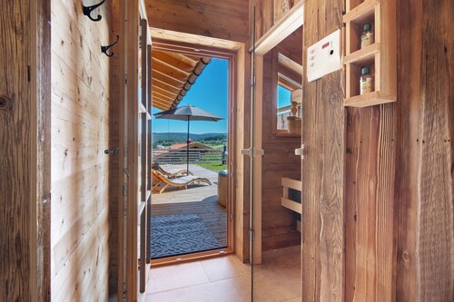Chalet 'Bergchalet 2' with Private Pool, Private Terrace and Wi-Fi
