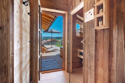 Chalet 'Bergchalet 2' with Private Pool, Private Terrace and Wi-Fi