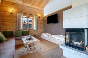 Télévision, cheminée