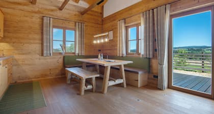 Chalet 'Bergchalet 1' mit privatem Pool, privater Terrasse und WLAN