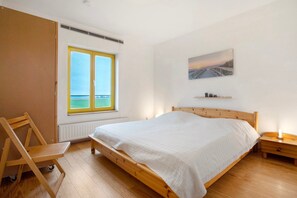 3 bedrooms, iron/ironing board, free WiFi