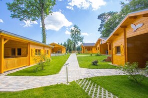 Exterior - Holiday Home 'Ferienhäuser Familie Täubert' with Private Terrace, Private Garden and Wi-Fi (Boxberg/O.L.)