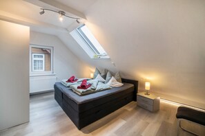 1 habitación, tabla de planchar con plancha, wifi gratis y ropa de cama 