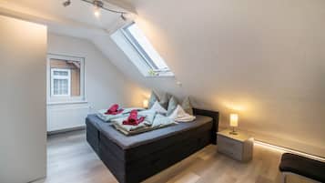 1 habitación, tabla de planchar con plancha, wifi gratis y ropa de cama