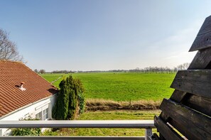 Property grounds - Apartment 'Ruheinsel' with Shared Terrace, Shared Garden and Balcony (Jade)