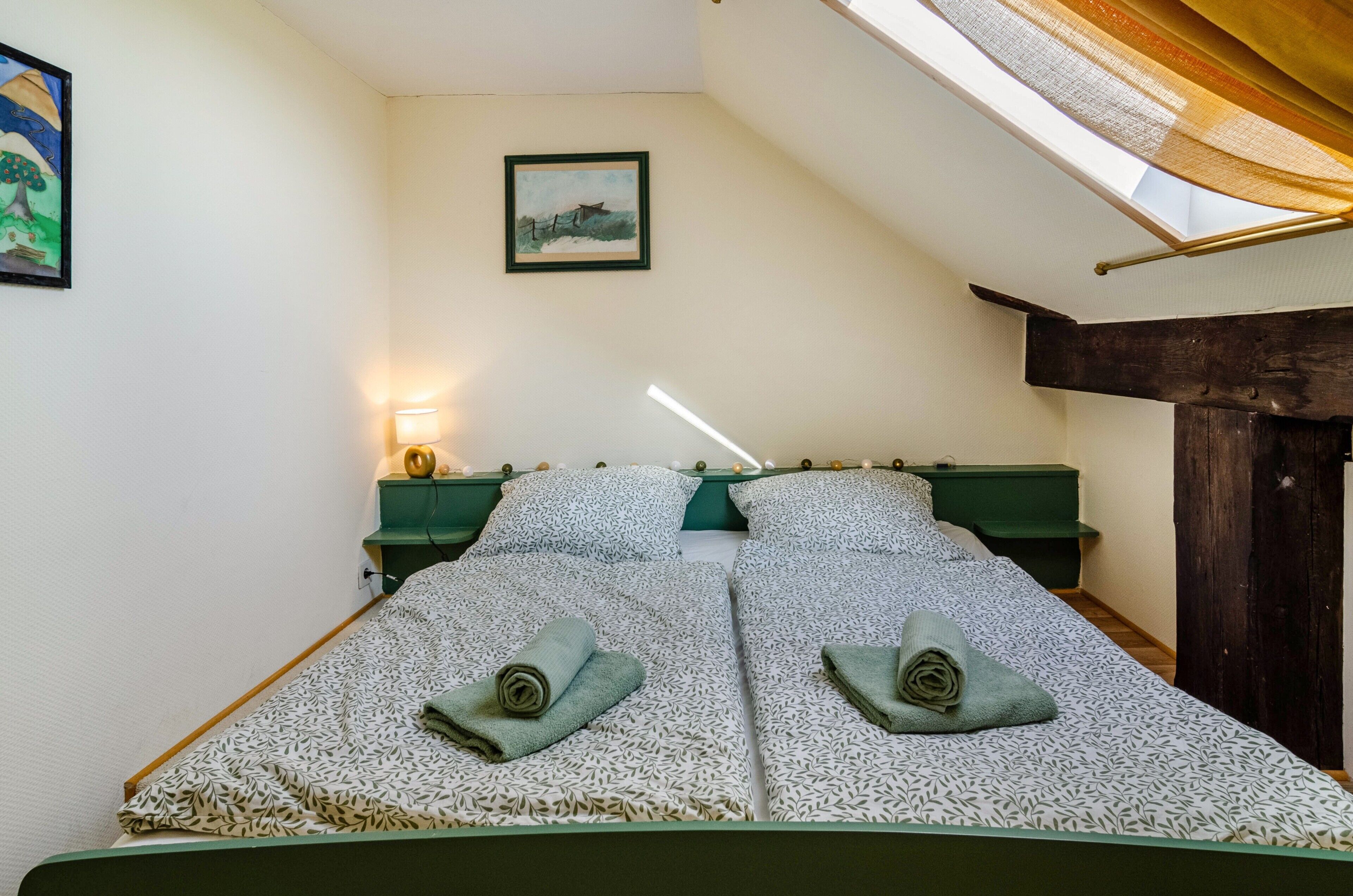 1 bedroom, bed sheets