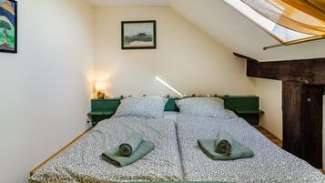 1 bedroom, bed sheets