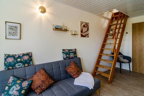 TV, fireplace - Apartment 'Ruheinsel' with Shared Terrace, Shared Garden and Balcony (Jade)