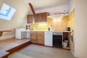 Kühlschrank, Ofen, Herdplatte, Geschirrspüler