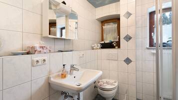 Bruser, hårtørrer, håndklæder