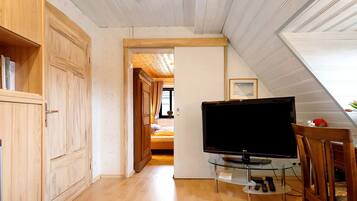 1 habitación, escritorio, wifi gratis y ropa de cama