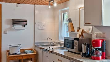 Fridge, microwave, stovetop, coffee/tea maker