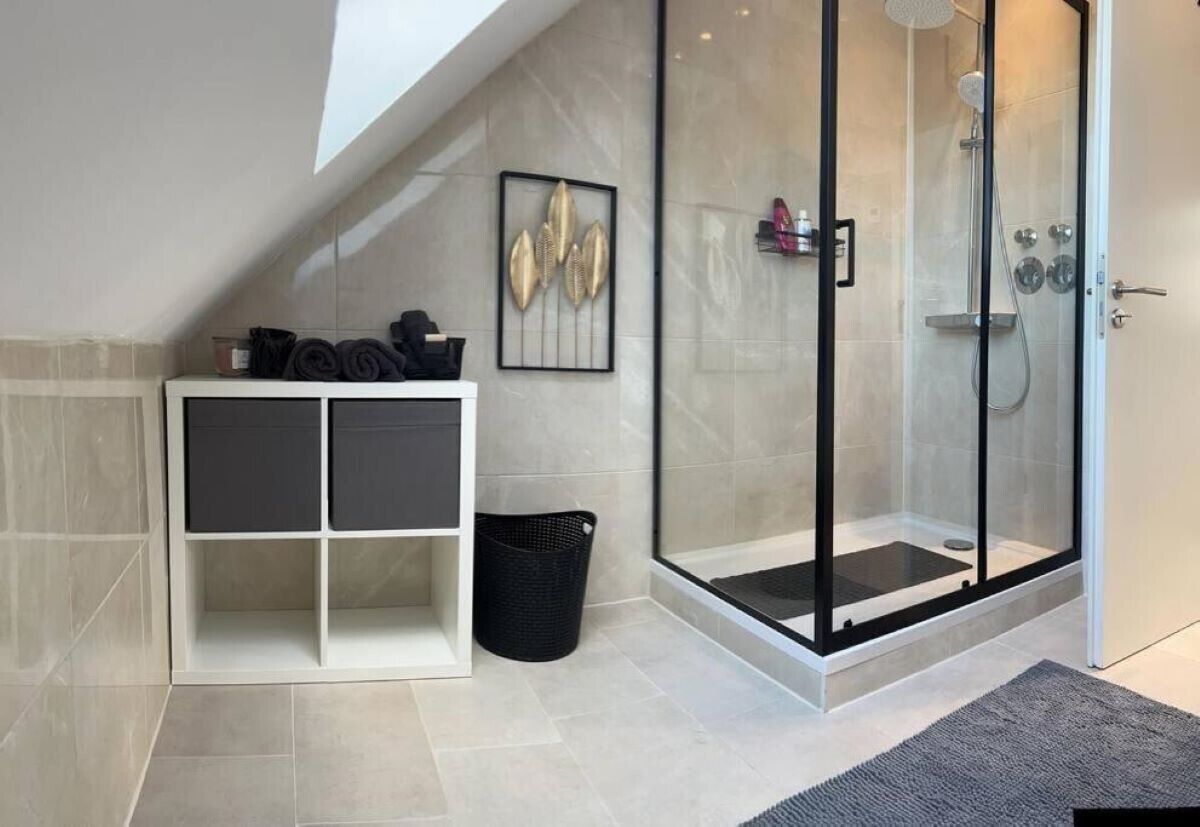 淋浴设施、免费洗浴用品、吹风机、毛巾