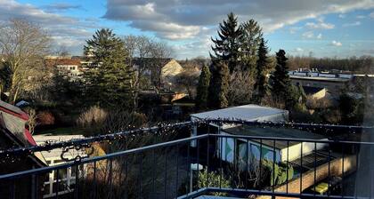 Apartment 'Maisonette Wohnung Frechen City' with Private Terrace, Wi-Fi and Air Conditioning