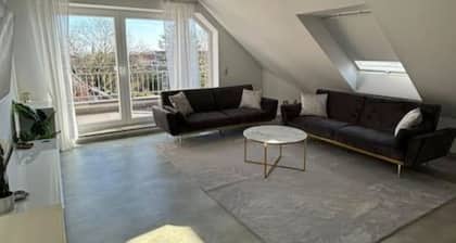 Apartment 'Maisonette Wohnung Frechen City' with Private Terrace, Wi-Fi and Air Conditioning