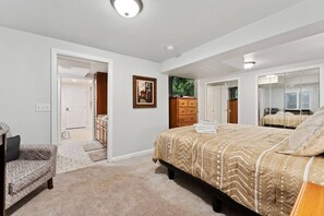 3 bedrooms, desk, iron/ironing board, free WiFi - Sanctuary in the City Private Hot Tub Pets Welcome (Denver)