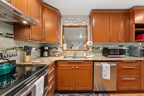 Kühlschrank, Mikrowelle, Geschirrspüler