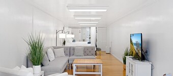 The Hidden Hideaway - Spacious Studio Summerland