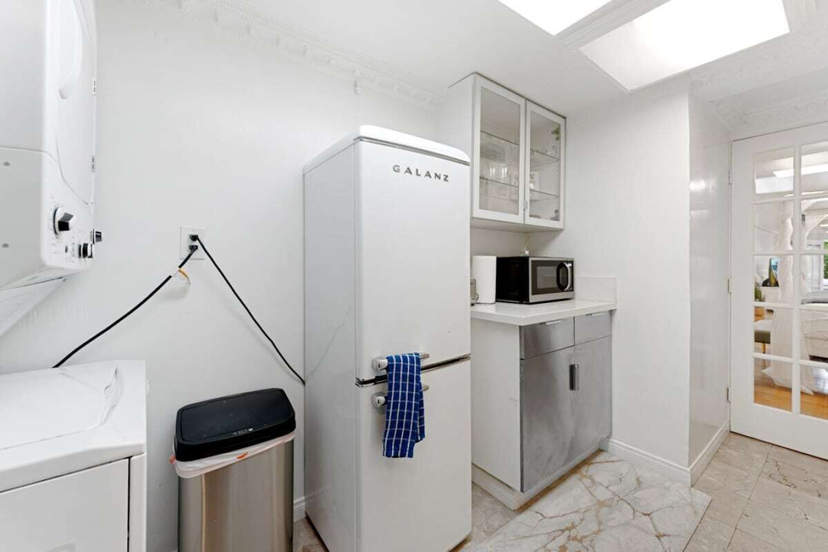 Fridge, microwave, coffee/tea maker, toaster
