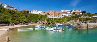 Modern Apartment, Sea Views, Private Parking