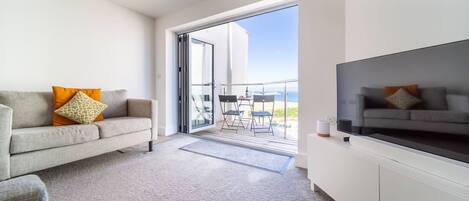 Télévision, chaîne hi-fi, espaces bureaux