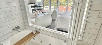 Boat Harbour Suite, beautiful ocean and country views. Excellent whale watching 