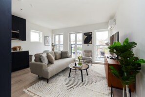 2 bedrooms - The Wembley Park Wonder - Charming 2bdr Flat With Balcony (Wembley)