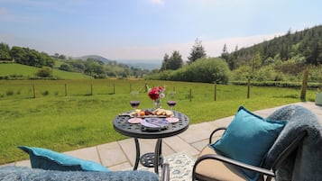 Cottage | Outdoor dining