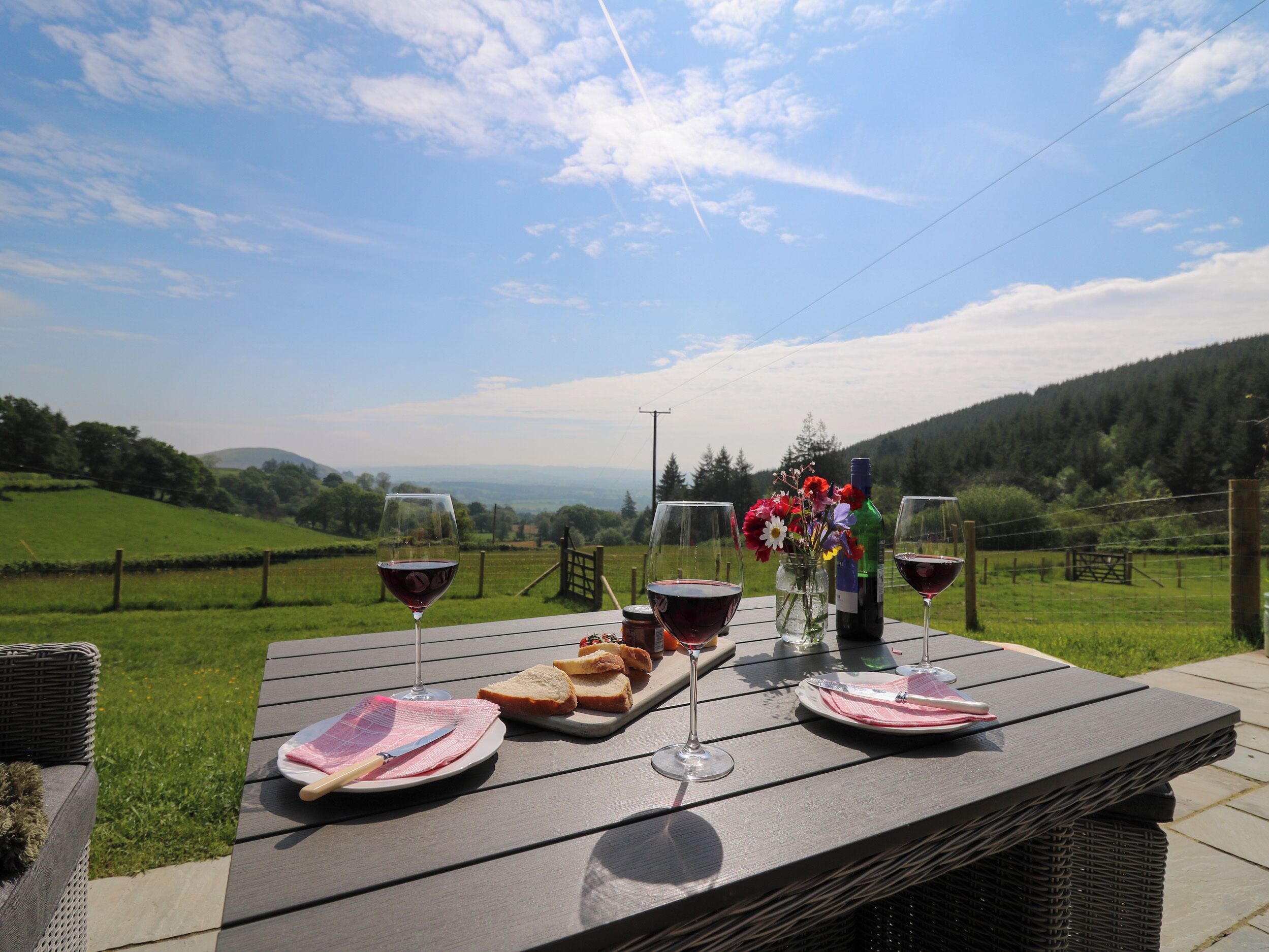 Cottage | Outdoor dining