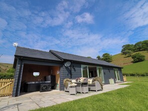 Cottage | Property grounds