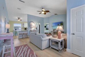 Smart TV, books - Beaches N Cream- New Rental! (St Augustine Beach)