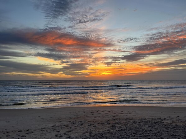 Beach nearby, sun-loungers, beach towels