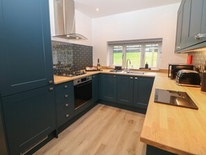 冰箱、洗碗机、电热水壶、烤面包机