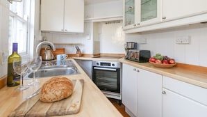洗碗机、电热水壶、烤面包机、厨具/餐具