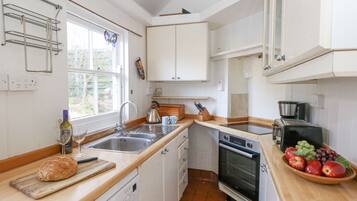 Dishwasher, electric kettle, toaster, cookware/dishes/utensils