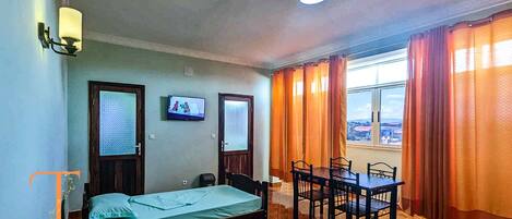 Family Room, 1 Bedroom