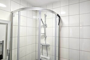 Douche, sèche-cheveux