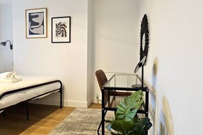 1 habitación, escritorio, tabla de planchar con plancha y wifi gratis 