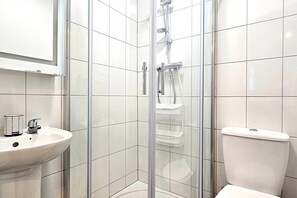 Shower, hair dryer - Cathays Apartments No.2 by Switchback Stays (Cardiff)