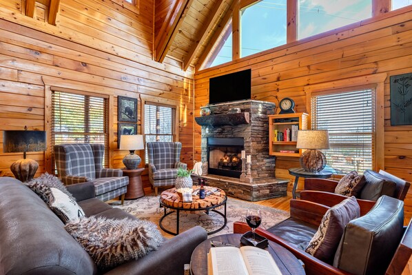 Smart TV, fireplace, video games, offices - Misty Mountain by AvantStay | Hot Tub, Mountain Views, Theater, Pool Table (Sevierville)